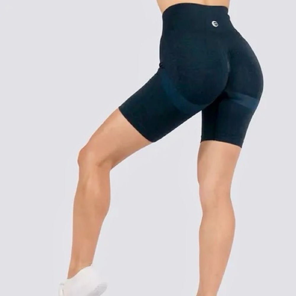 Scrunch Seamless Bike Short, High Waisted Butt Lifting, Luna by Lucy- Small size
